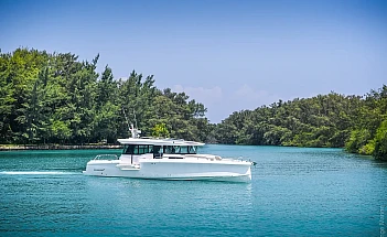 axopar-45-xc-cross-cabin-g03-exterior-calm