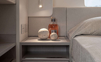 05-gallery-small-interno-06-yacht-navetta50-819x1024