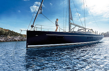 Bavaria C-LINE: Bavaria C57: у берега