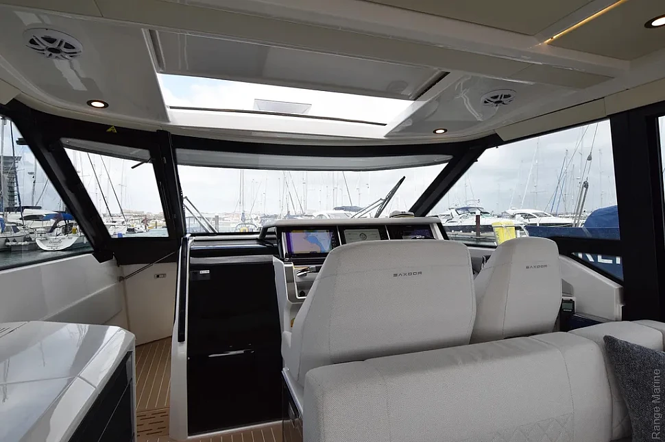 Saxdor 400 GTC Coatsey - Три дисплея Simrad