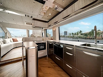 камбуз: плита, духовой шкаф и рундуки Galeon 620 FLY: камбуз: плита, духовой шкаф и рундуки