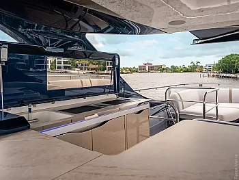 флайбридж: стойка бара и консоль Galeon 620 FLY: флайбридж: стойка бара и консоль