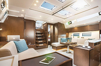Bavaria C-LINE: Bavaria C57: салон, другой ракурс