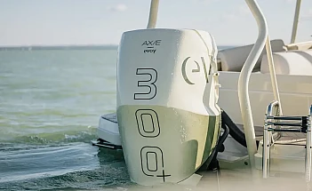 axe-25-c06-electric-outboard-detail-src022