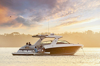 Sea Ray: SLX 400 на якоре на закате