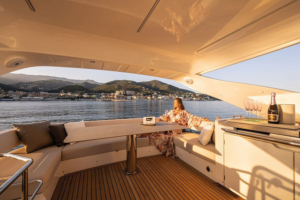 Absolute Navetta 50 — Экстерьер