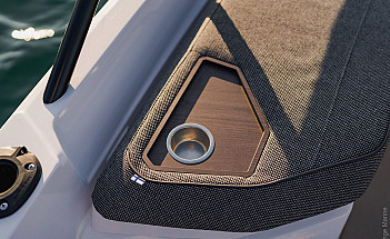 Axopar 38 XC Cross Cabin - подстаканники для стаканов