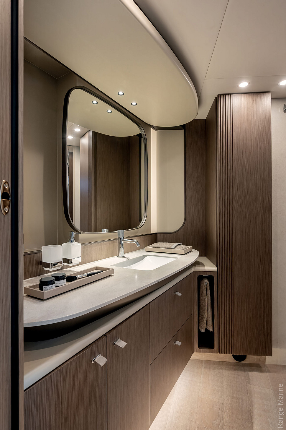 Absolute Navetta 58 — Каюта владельца