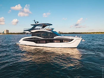 яхта на воде: общий вид Galeon 620 FLY: яхта на воде: общий вид