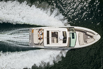 Sea Ray: SLX 400 на ходу, вид сверху