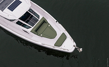 Axopar 38 XC Cross Cabin - вид сверху носа