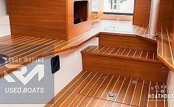 10-cabin-floor-and-passage