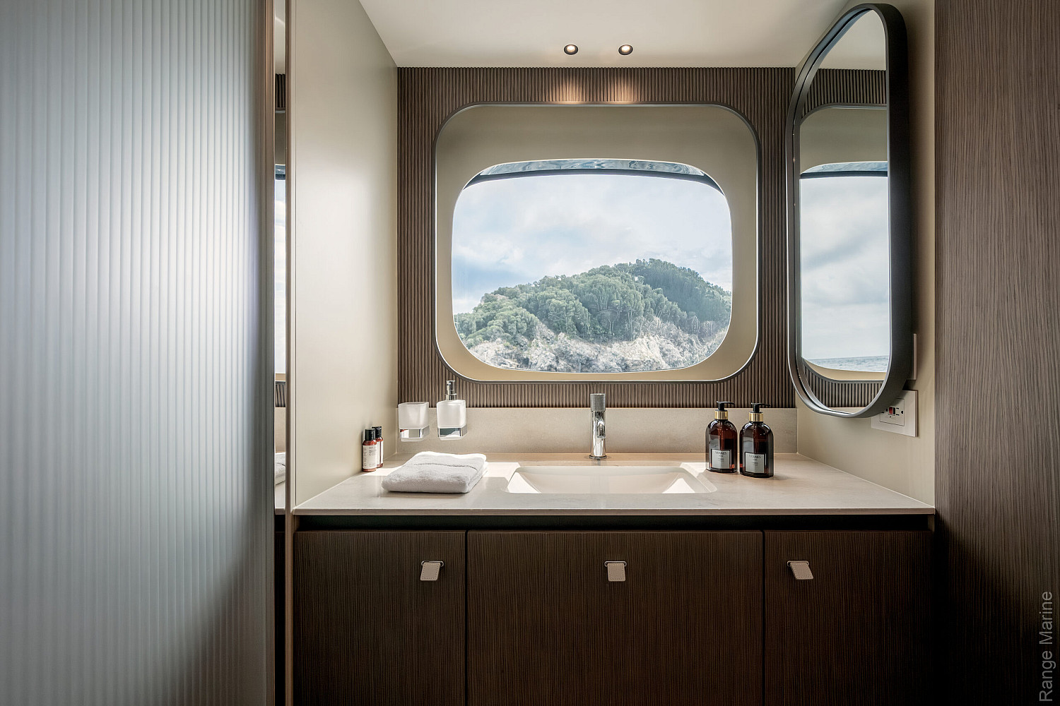 04-gallery-interno-vip-cabin-03-yacht-navetta58