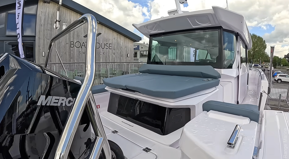 Axopar 38 XC кормовая зона