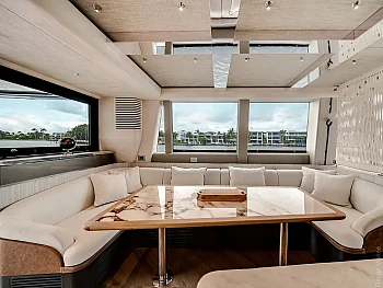 банкетка и стол салона Galeon 620 FLY: банкетка и стол салона
