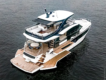 вид сверху: флайбридж, кокпит и платформа Galeon 620 FLY: вид сверху: флайбридж, кокпит и платформа