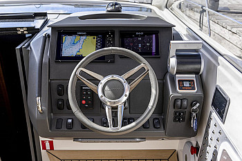 Nimbus 305 Drophead: пост управления Nimbus: Nimbus 305 Drophead: пост управления