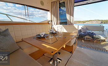 13-cockpit-table