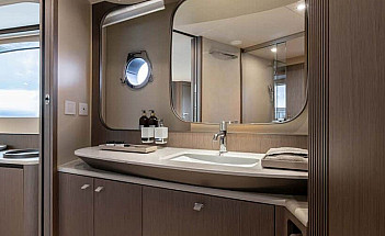 07-gallery-interni-yacht-navetta58-09-819x1024
