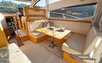 14-saloon-overview