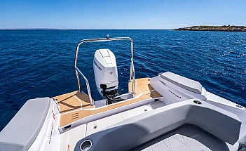 axopar-29-sun-top-g05-aft-cockpit