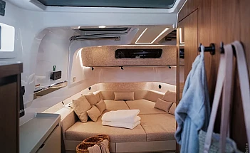 axopar-45-cross-top-g13-cabin-lounge