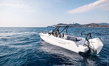 axopar-25-cross-top-g03-exterior-rear