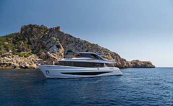 x90-exterior-cgi-white-hull-static