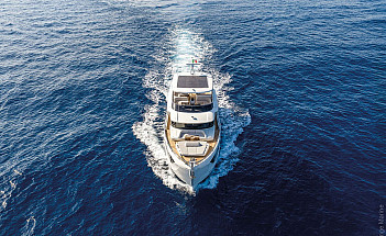 03-cover-esterno-02-yacht-navetta-66-1536x1022