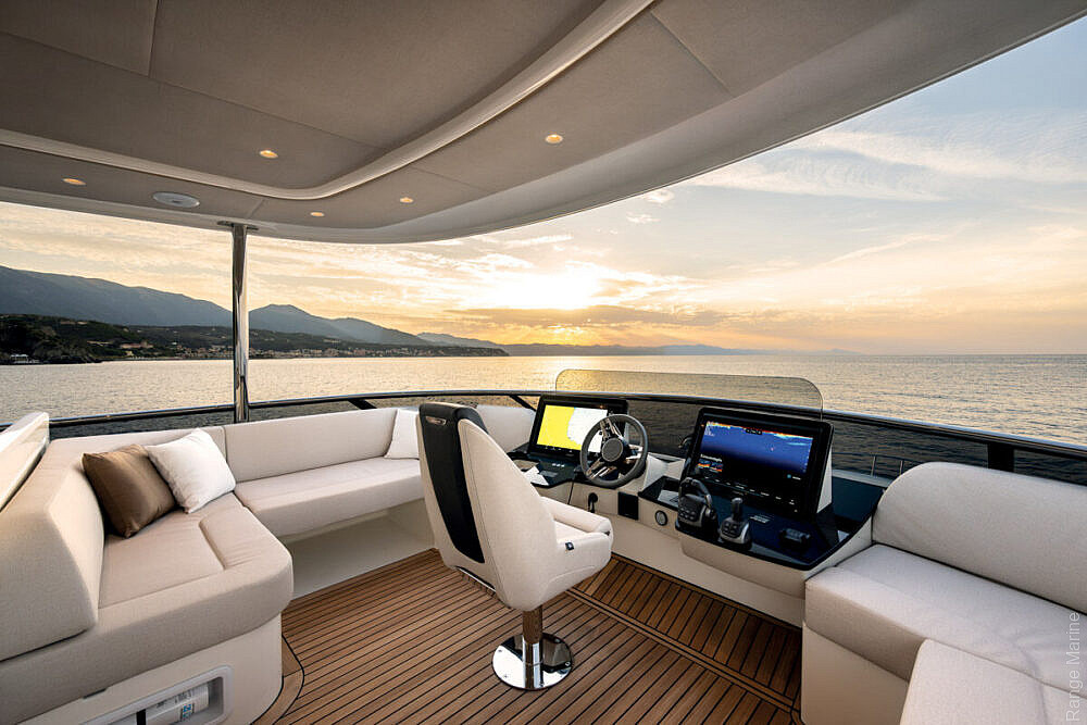 03-gallery-esterni-yacht-navetta66-02-1000x667