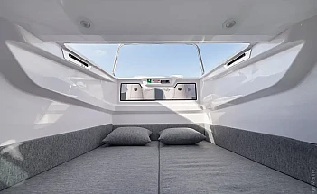 axopar-29-xc-cross-cabin-a04-editorial-photo-src013