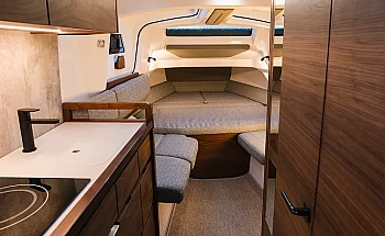 axopar-38-xc-cross-cabin-a01-editorial-photo-src001