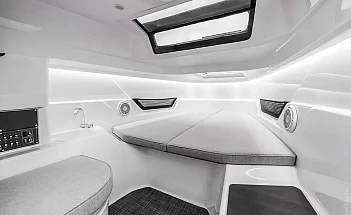 axopar-25-cross-top-g11-cabin-berth