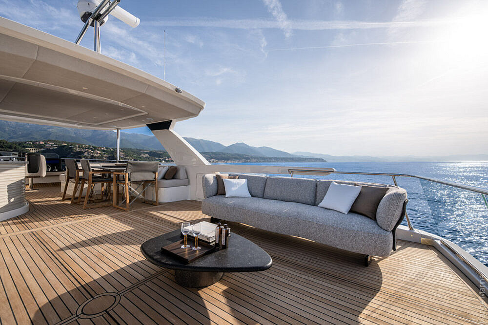 03-gallery-esterni-yacht-navetta66-05-1000x667