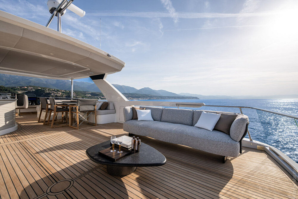 Absolute Navetta 66 — Экстерьер