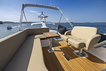 Nimbus 405 Flybridge: верхний пост на флайбридже Nimbus: Nimbus 405 Flybridge: верхний пост на флайбридже