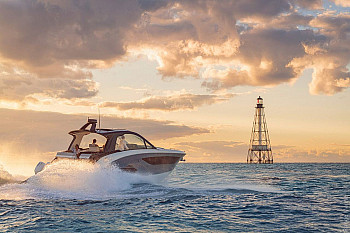 Sea Ray: Sundancer 370 Outboard на ходу