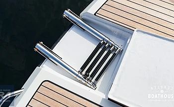 09-swim-ladder