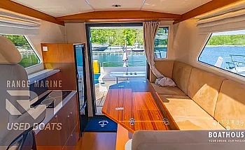 05-saloon-entry