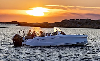 axopar-22-spyder-g08-sunset-lifestyle