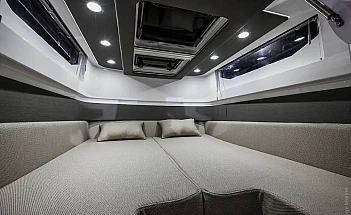 axopar-37-sun-top-g13-cabin-berth