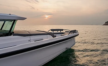 axopar-38-xc-cross-cabin-a13-editorial-photo-src038
