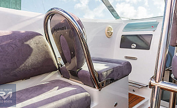 07-helm-seat