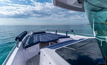 axopar-29-xc-cross-cabin-g05-foredeck