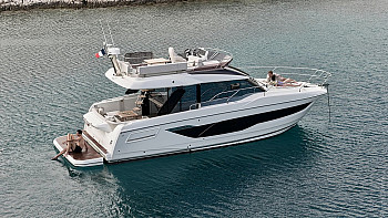 Prestige: Prestige F4.3: вид с носа на ходу