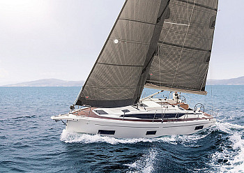 Bavaria C-LINE: Bavaria C38: на курсе в бейдевинд