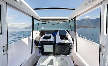 axopar-29-xc-cross-cabin-g08-wheelhouse