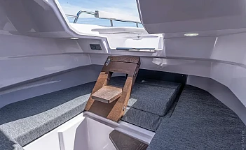 axopar-29-xc-cross-cabin-g10-cabin-storage